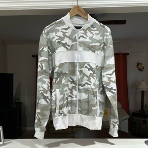 Beautiful Giant Jackets & Coats White Camo Full Zip Jacket Size M